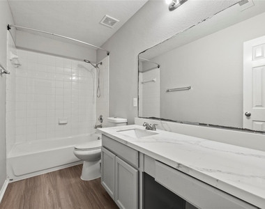 7606 Hillsdale Park Court - Photo Thumbnail 14