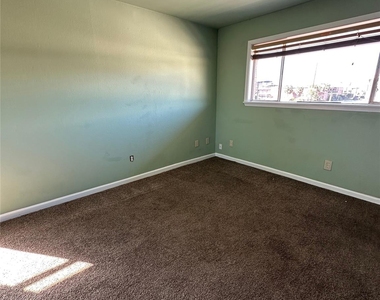 516 Holiday Drive - Photo Thumbnail 4