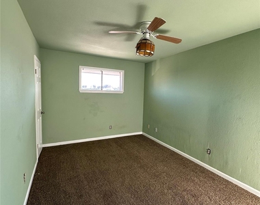 516 Holiday Drive - Photo Thumbnail 8