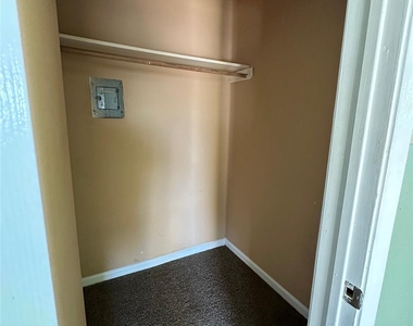 516 Holiday Drive - Photo Thumbnail 10
