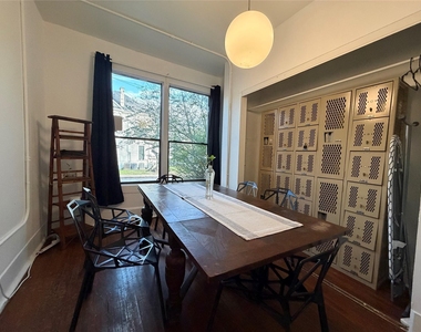 402 Hyde Park Boulevard - Photo Thumbnail 10