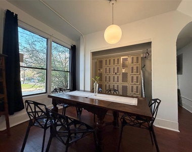 402 Hyde Park Boulevard - Photo Thumbnail 9