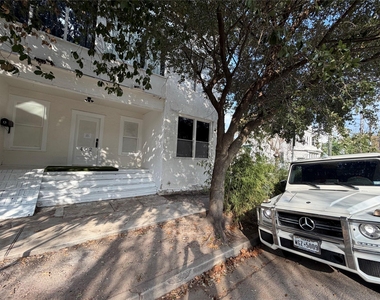 402 Hyde Park Boulevard - Photo Thumbnail 35