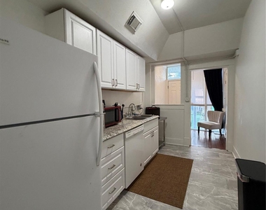 402 Hyde Park Boulevard - Photo Thumbnail 27