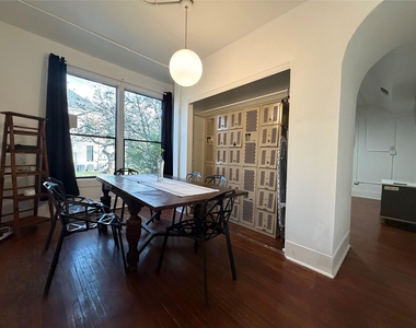 402 Hyde Park Boulevard - Photo Thumbnail 8