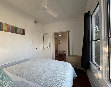 402 Hyde Park Boulevard - Photo Thumbnail 24