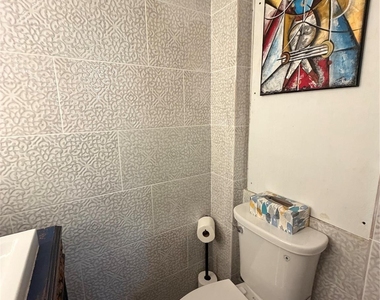402 Hyde Park Boulevard - Photo Thumbnail 7
