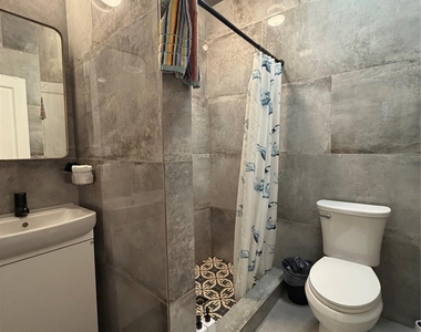 402 Hyde Park Boulevard - Photo Thumbnail 18