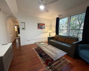 402 Hyde Park Boulevard - Photo Thumbnail 1