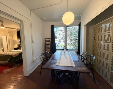 402 Hyde Park Boulevard - Photo Thumbnail 14