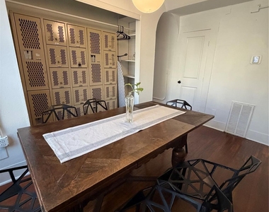 402 Hyde Park Boulevard - Photo Thumbnail 11