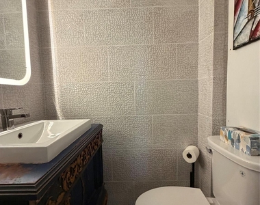402 Hyde Park Boulevard - Photo Thumbnail 5