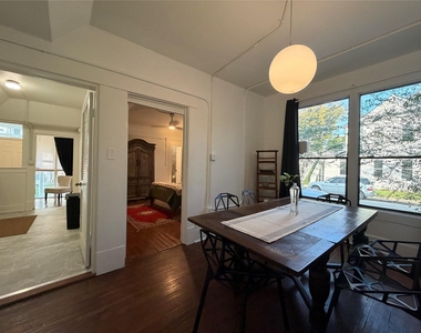 402 Hyde Park Boulevard - Photo Thumbnail 12