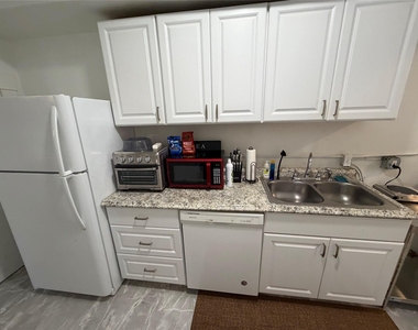402 Hyde Park Boulevard - Photo Thumbnail 29