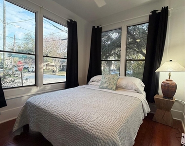 402 Hyde Park Boulevard - Photo Thumbnail 23