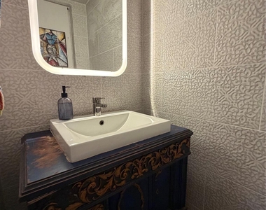 402 Hyde Park Boulevard - Photo Thumbnail 6