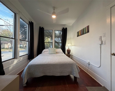 402 Hyde Park Boulevard - Photo Thumbnail 22