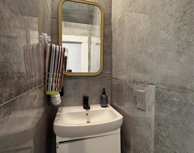 402 Hyde Park Boulevard - Photo Thumbnail 32