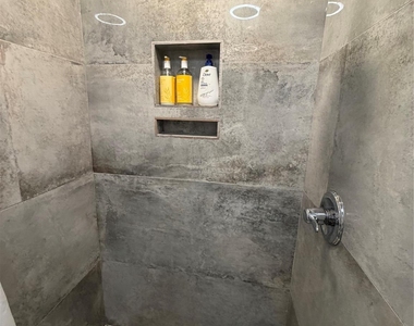 402 Hyde Park Boulevard - Photo Thumbnail 33