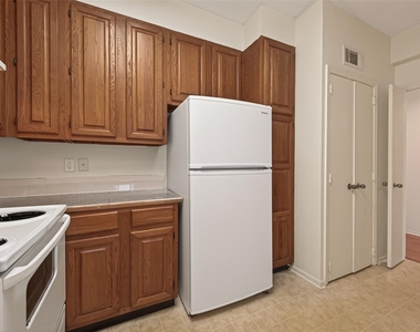 2211 S Braeswood Boulevard - Photo Thumbnail 10