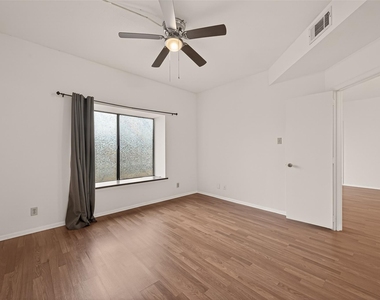 2211 S Braeswood Boulevard - Photo Thumbnail 18