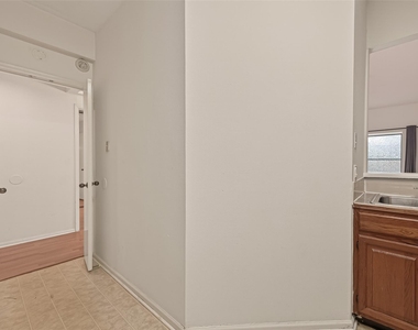 2211 S Braeswood Boulevard - Photo Thumbnail 12