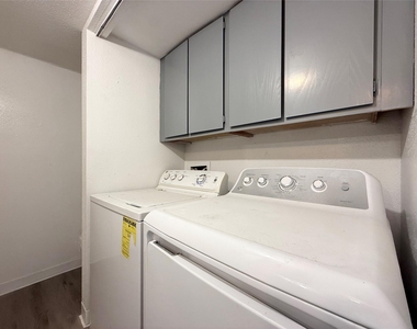 2822 S Bartell Drive - Photo Thumbnail 18