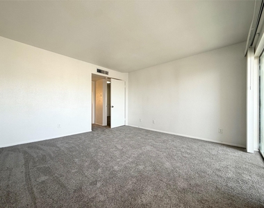 2822 S Bartell Drive - Photo Thumbnail 8