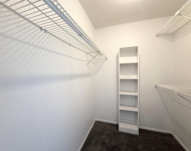 2822 S Bartell Drive - Photo Thumbnail 9