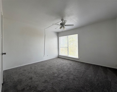 2822 S Bartell Drive - Photo Thumbnail 13