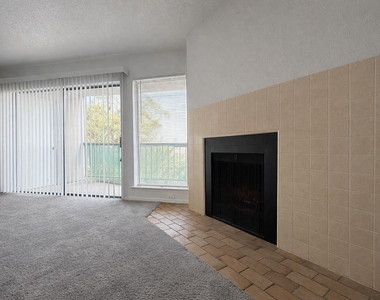 2822 S Bartell Drive - Photo Thumbnail 3