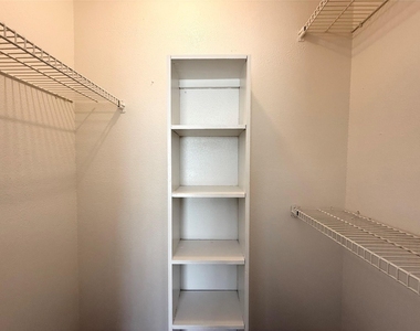 2822 S Bartell Drive - Photo Thumbnail 14