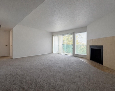 2822 S Bartell Drive - Photo Thumbnail 2