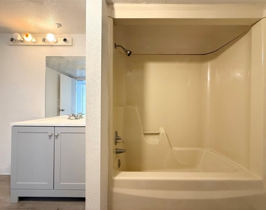 2822 S Bartell Drive - Photo Thumbnail 16
