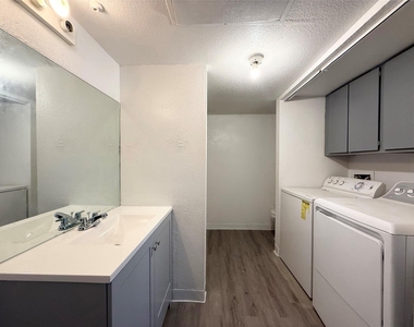 2822 S Bartell Drive - Photo Thumbnail 15