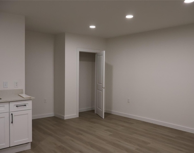 5602 Circlegate Drive - Photo Thumbnail 4