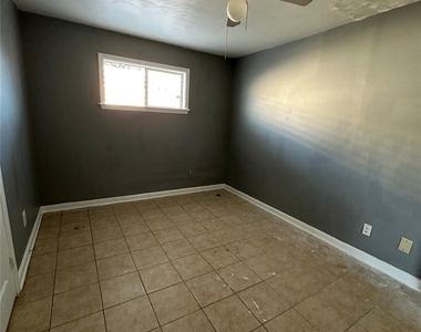516 Holiday Drive - Photo Thumbnail 9