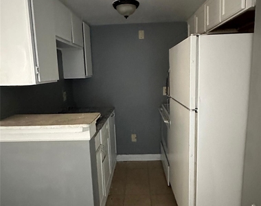 516 Holiday Drive - Photo Thumbnail 6