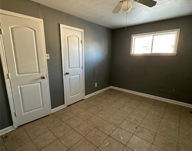 516 Holiday Drive - Photo Thumbnail 8