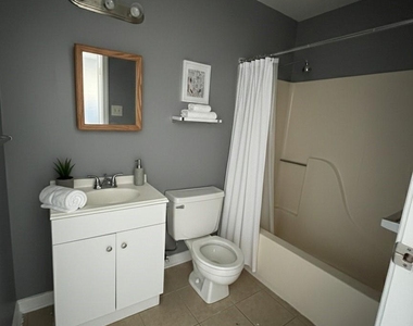 516 Holiday Drive - Photo Thumbnail 2