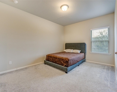2727 Camellia Avenue - Photo Thumbnail 34
