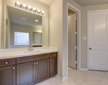 2727 Camellia Avenue - Photo Thumbnail 24