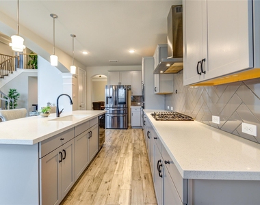 2727 Camellia Avenue - Photo Thumbnail 15