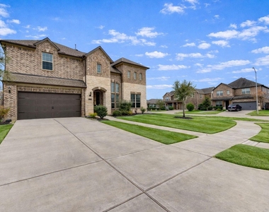 2727 Camellia Avenue - Photo Thumbnail 1