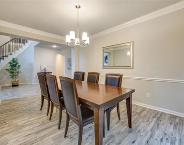 2727 Camellia Avenue - Photo Thumbnail 12