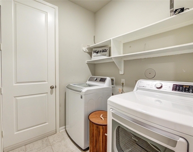 2727 Camellia Avenue - Photo Thumbnail 25