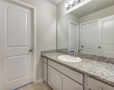 2727 Camellia Avenue - Photo Thumbnail 35