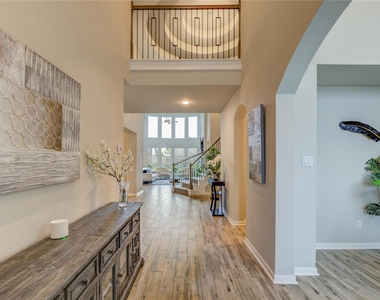 2727 Camellia Avenue - Photo Thumbnail 3