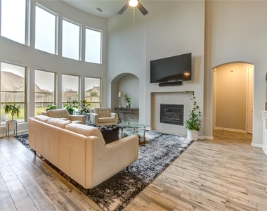 2727 Camellia Avenue - Photo Thumbnail 8