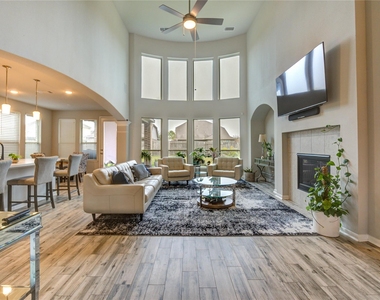 2727 Camellia Avenue - Photo Thumbnail 10